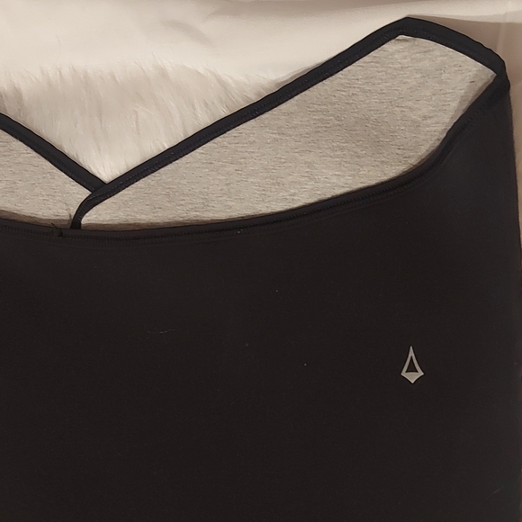 IVIVVA (by Lululemon) On The Double Wrap Reversible Jacket - Picture 7 of 11